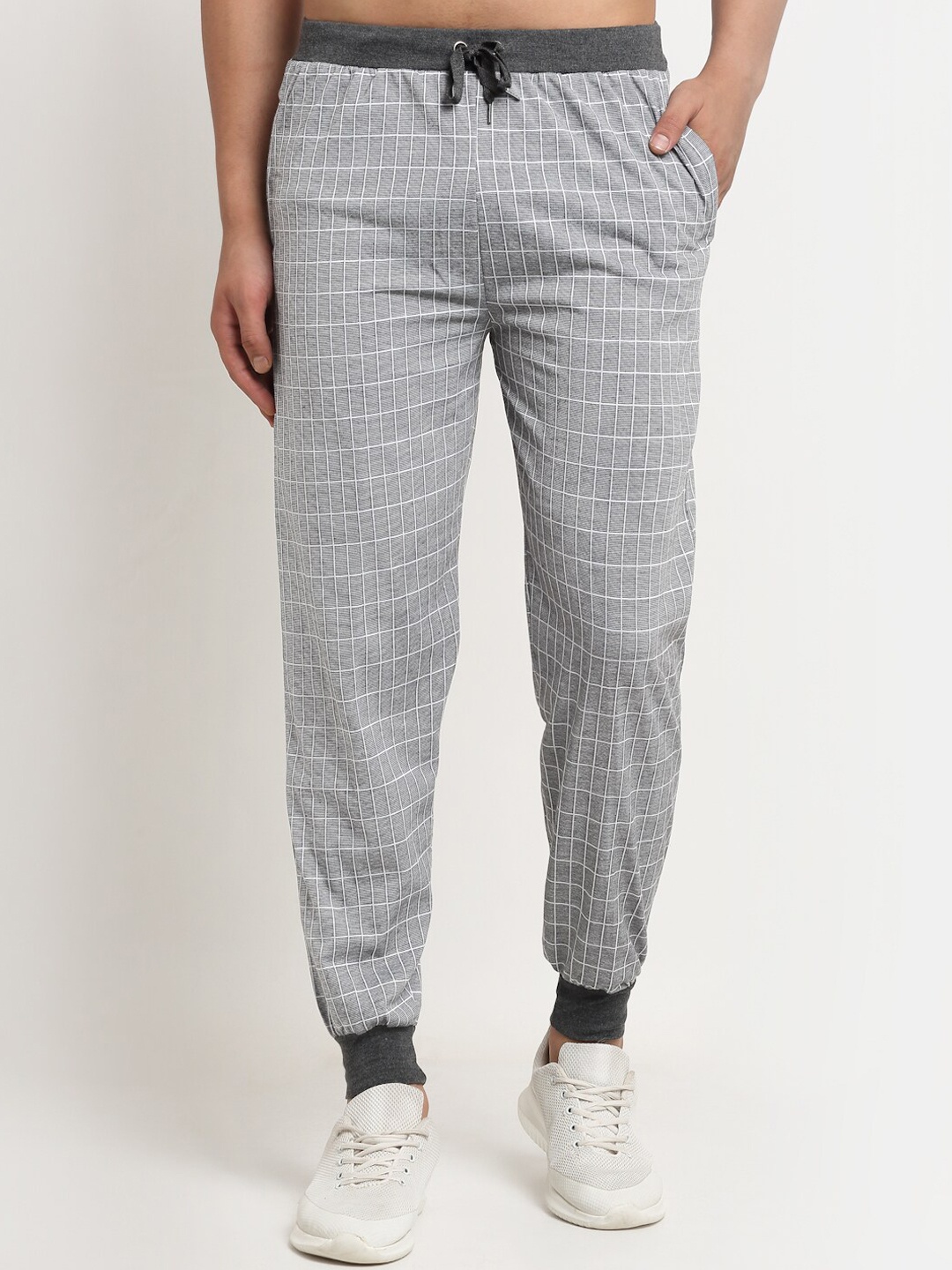 

VIMAL JONNEY Men Grey & White Checked Joggers