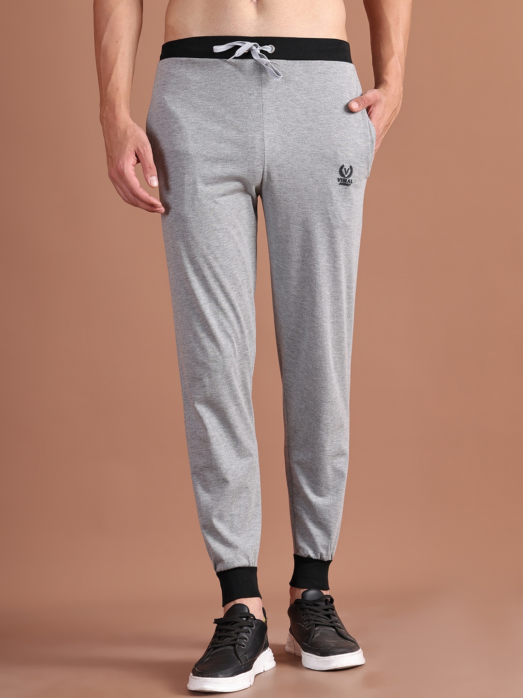 

MACK JONNEY Men Grey Solid Joggers