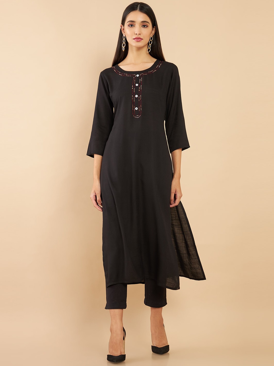 

Soch Women Black Solid Dyed Thread Work Straight Fit Kurta