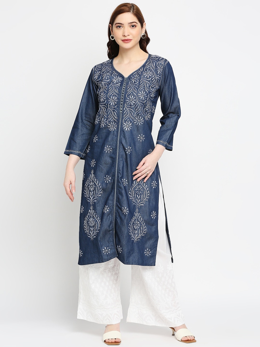 

Indiankala4u Women Navy Blue & White Floral Embroidered Chikankari Kurta