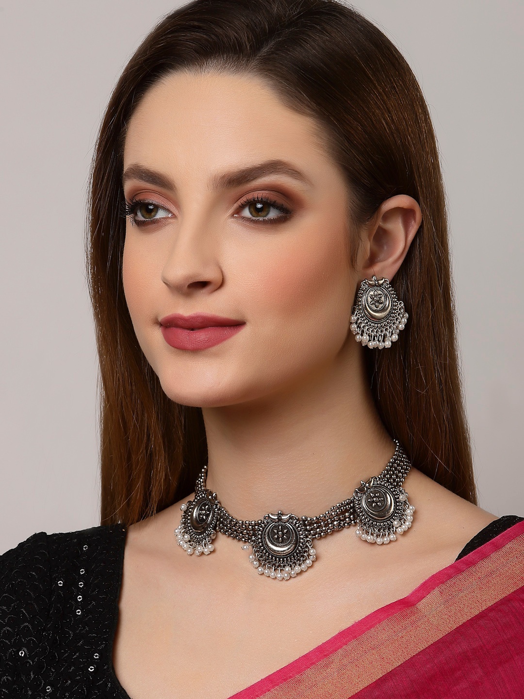

Arrabi Oxidised Silver-Toned Stone-Studded & Beaded Jewellery Set