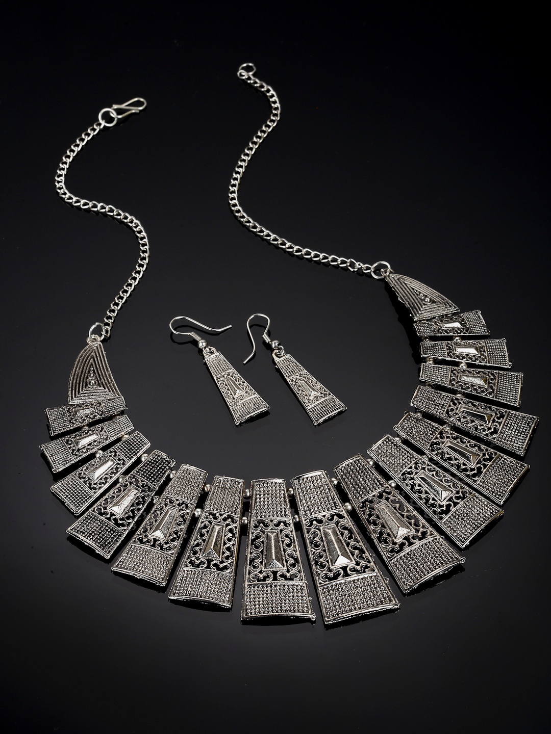 

Arrabi Oxidised Silver-Toned White Stone-Studded Jewellery Set