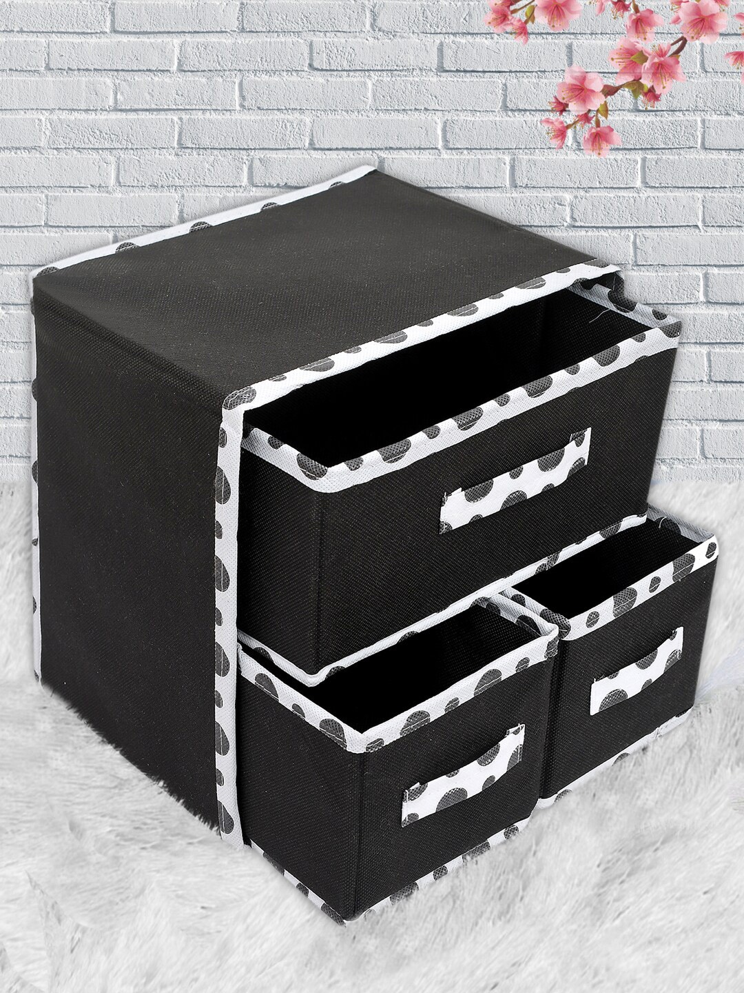 

Kuber Industries Black & White Printed Foldable Jewellery Organiser