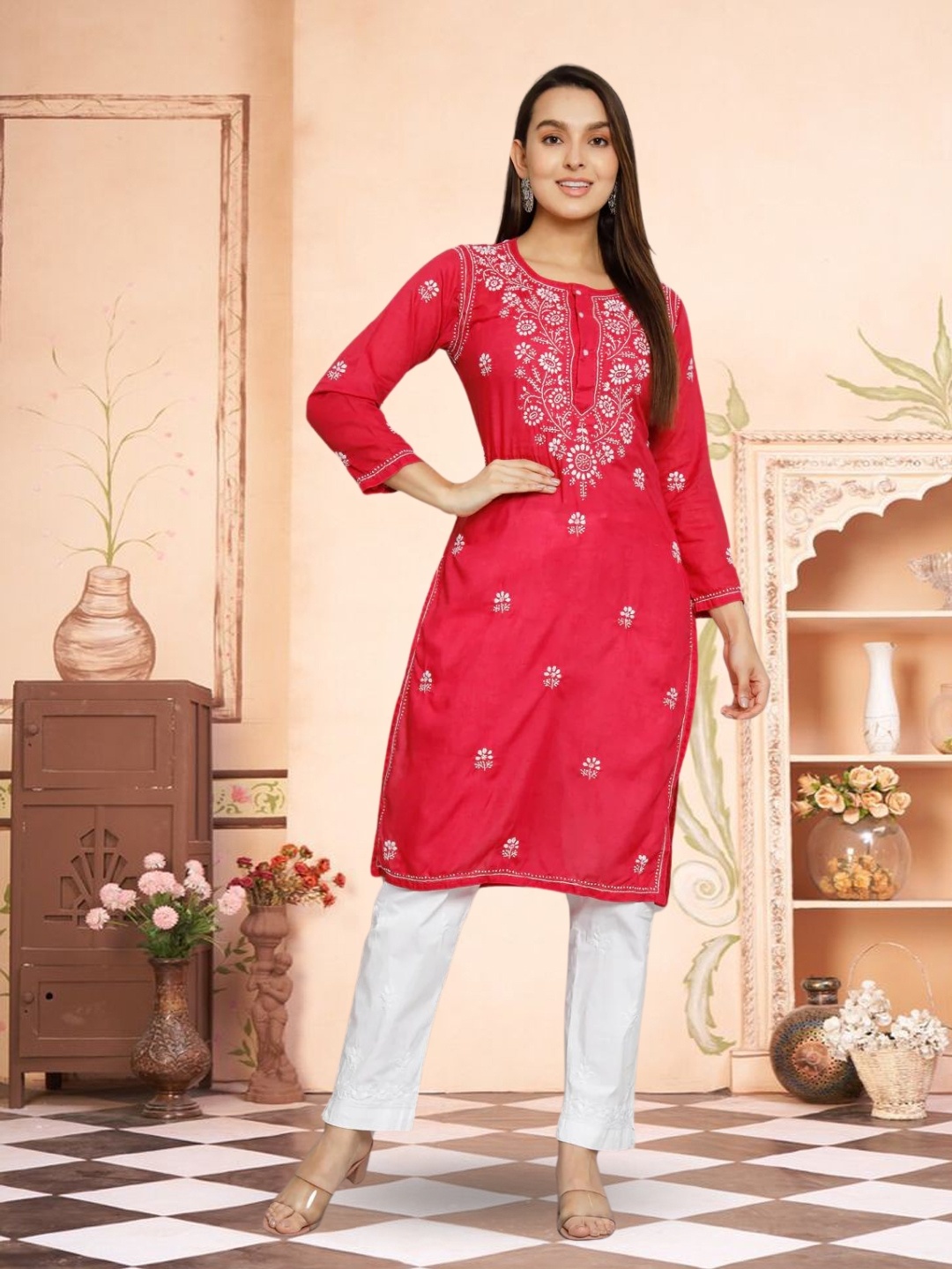

PARAMOUNT CHIKAN Women Pink Floral Chikankari Kurta