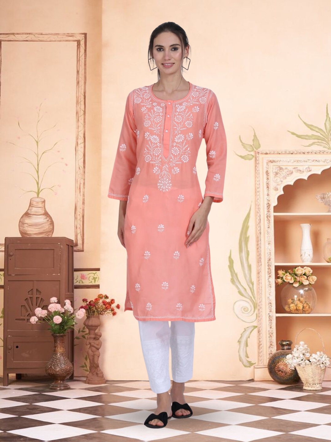 

PARAMOUNT CHIKAN Embroidered Chikankari Ethnic Motifs Kurta, Peach