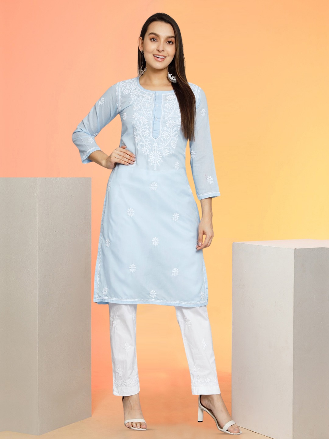 

PARAMOUNT CHIKAN Embroidered Chikankari Ethnic Motifs Kurta, Blue