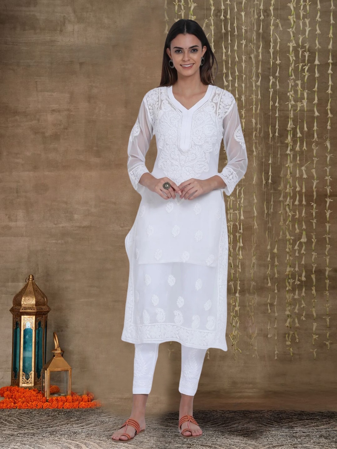 

PARAMOUNT CHIKAN Women White Embroidered Chikankari Georgette Kurta