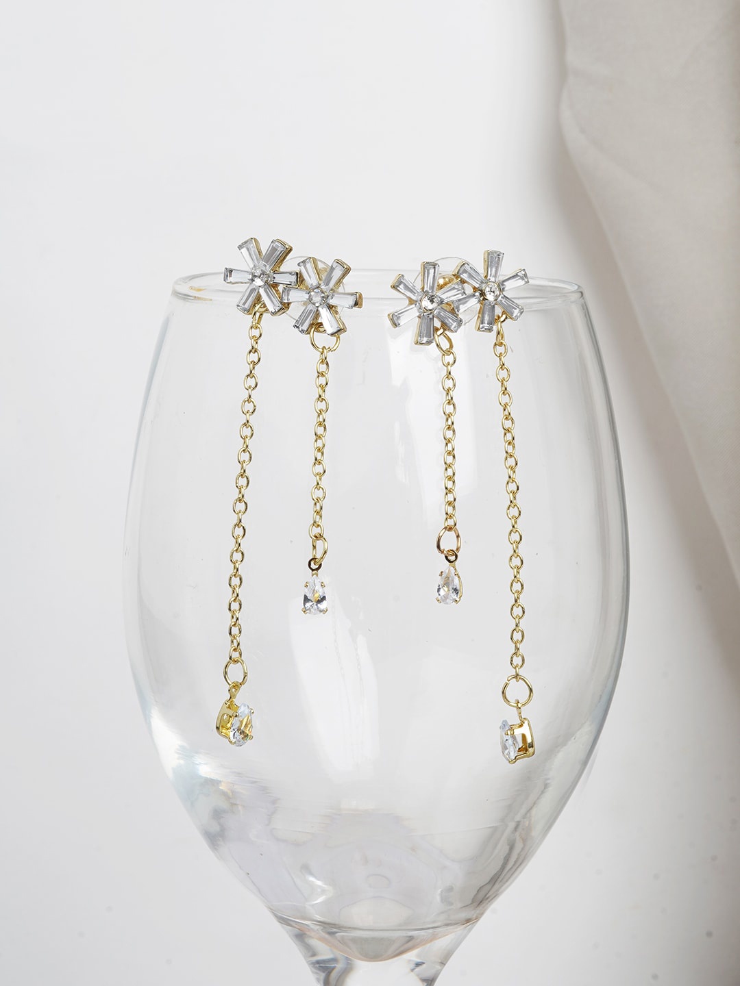 

JOKER & WITCH Gold Contemporary Drop Earrings