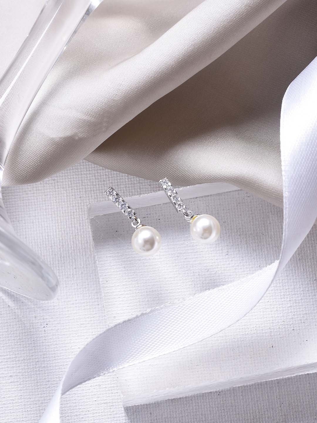 

JOKER & WITCH Iris Pearl Drop Gold Earring, Silver