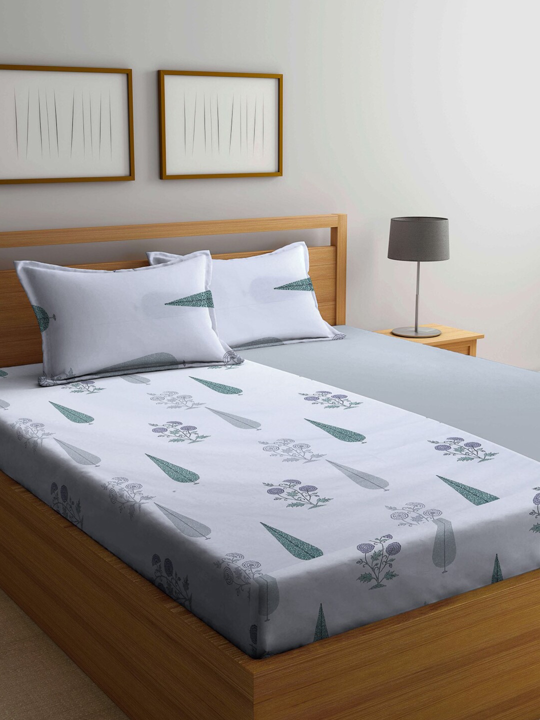 

KLOTTHE Grey & White Floral Printed 210 TC King Size Bedsheet With 2 Pillow Covers