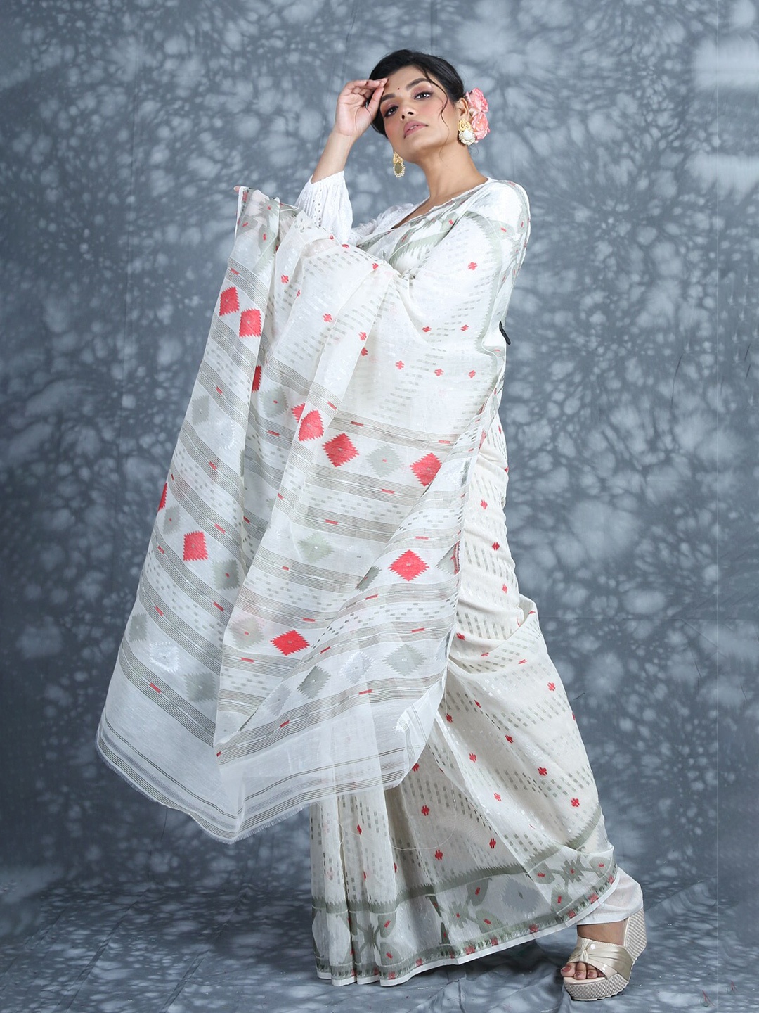 

Charukriti White & Grey Woven Design Silk Cotton Jamdani Saree