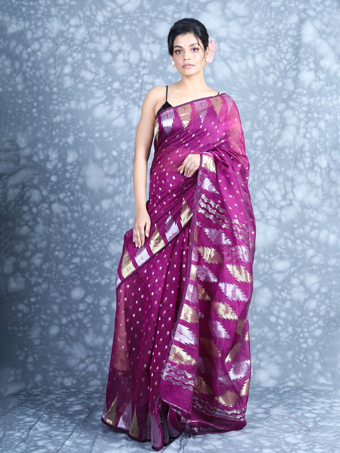 

Charukriti Pink & Silver-Toned Woven Design Silk Cotton Jamdani Saree