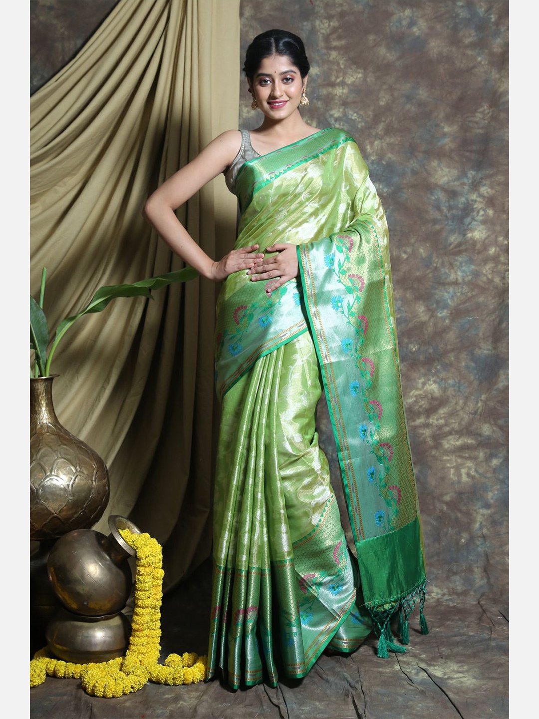 

Charukriti Green & Gold-Toned Floral Tissue Saree