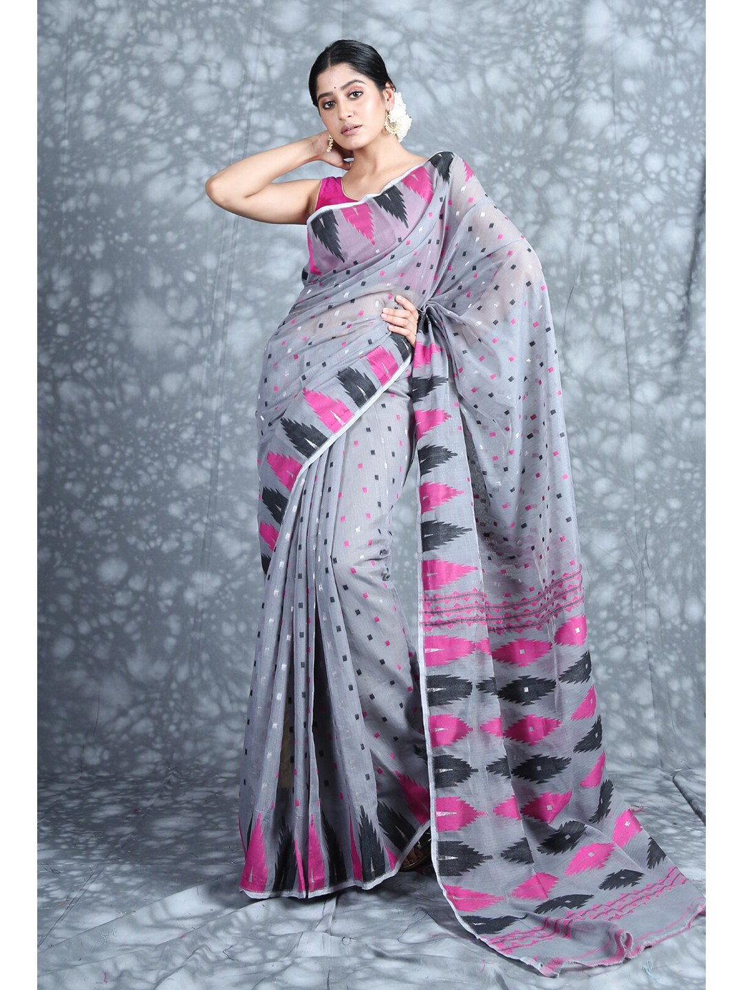 

Charukriti Grey & Pink Zari Silk Cotton Jamdani Saree