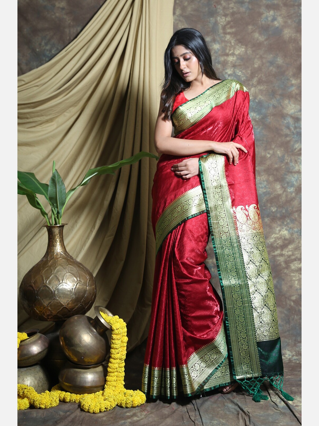

Charukriti Red & Green Ethnic Motifs Zari Pure Silk Banarasi Saree