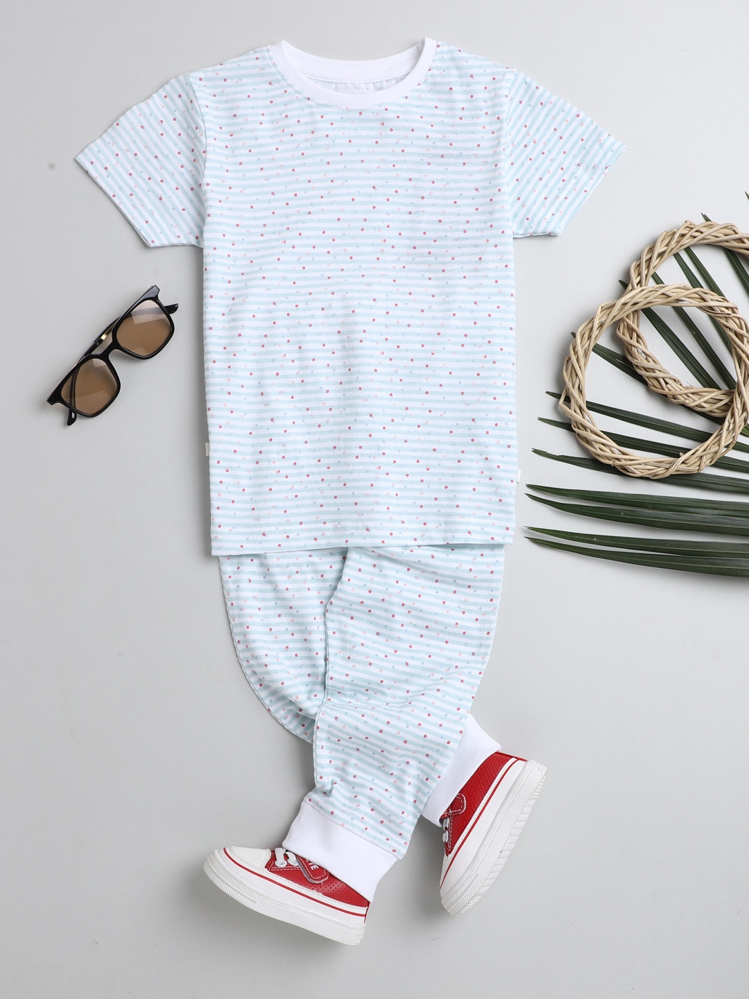 

BUMZEE Boys White & Blue Printed Pure Cotton Night Suit