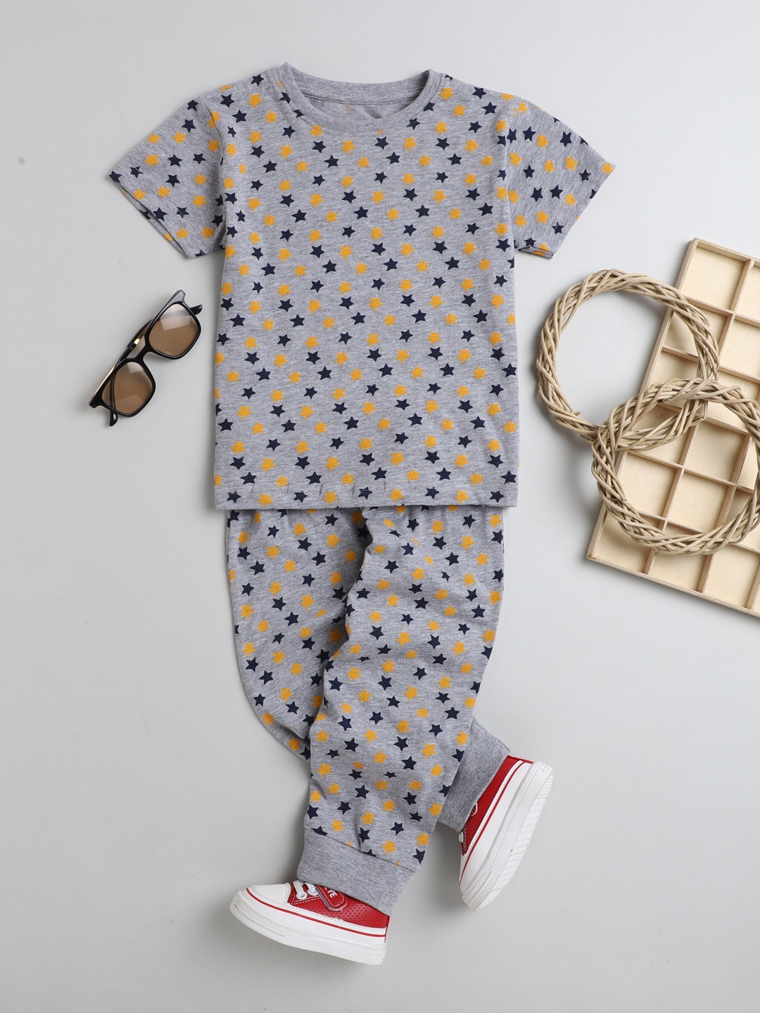 

BUMZEE Boys Grey & Black Geometric Printed Pure Cotton Night Suit