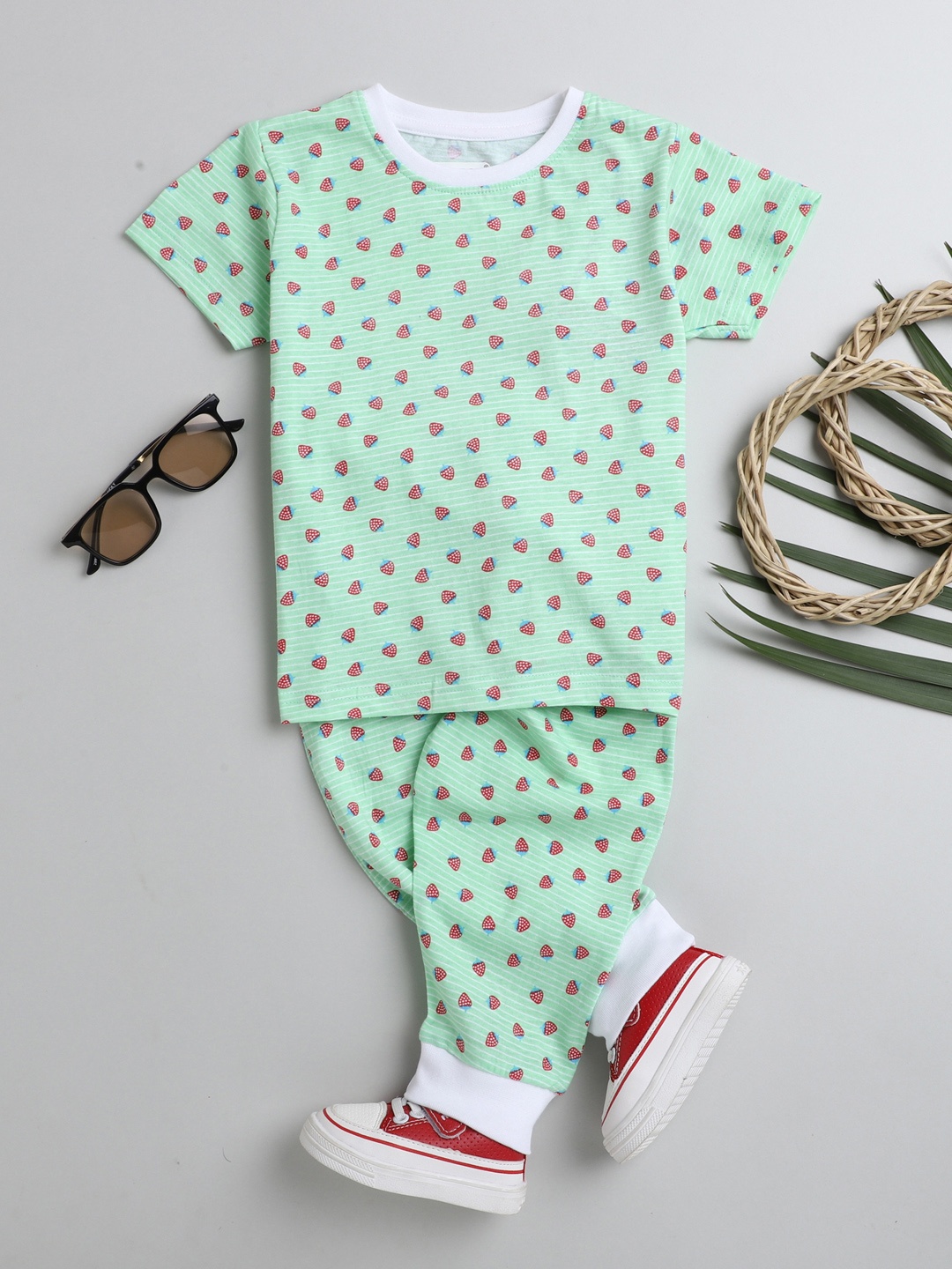 

BUMZEE Girls White & Green Printed Night suit