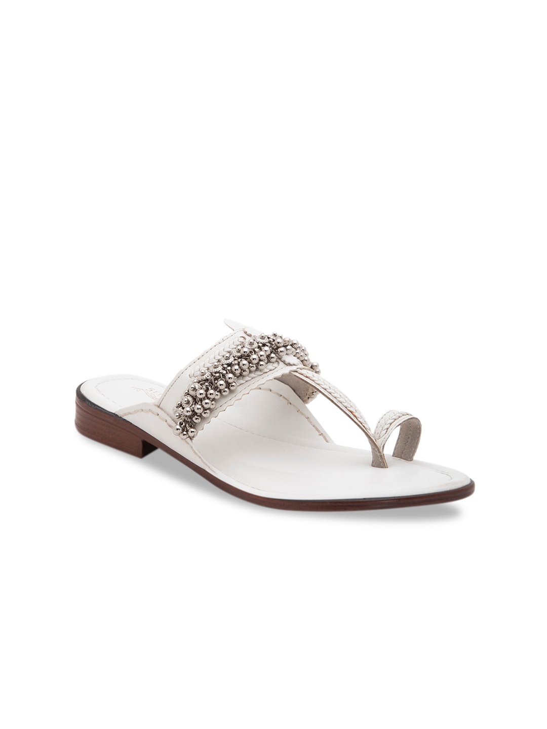 

5 ELEMENTS Women White Ghungroo Embellished One Toe Kolhapuri Flats