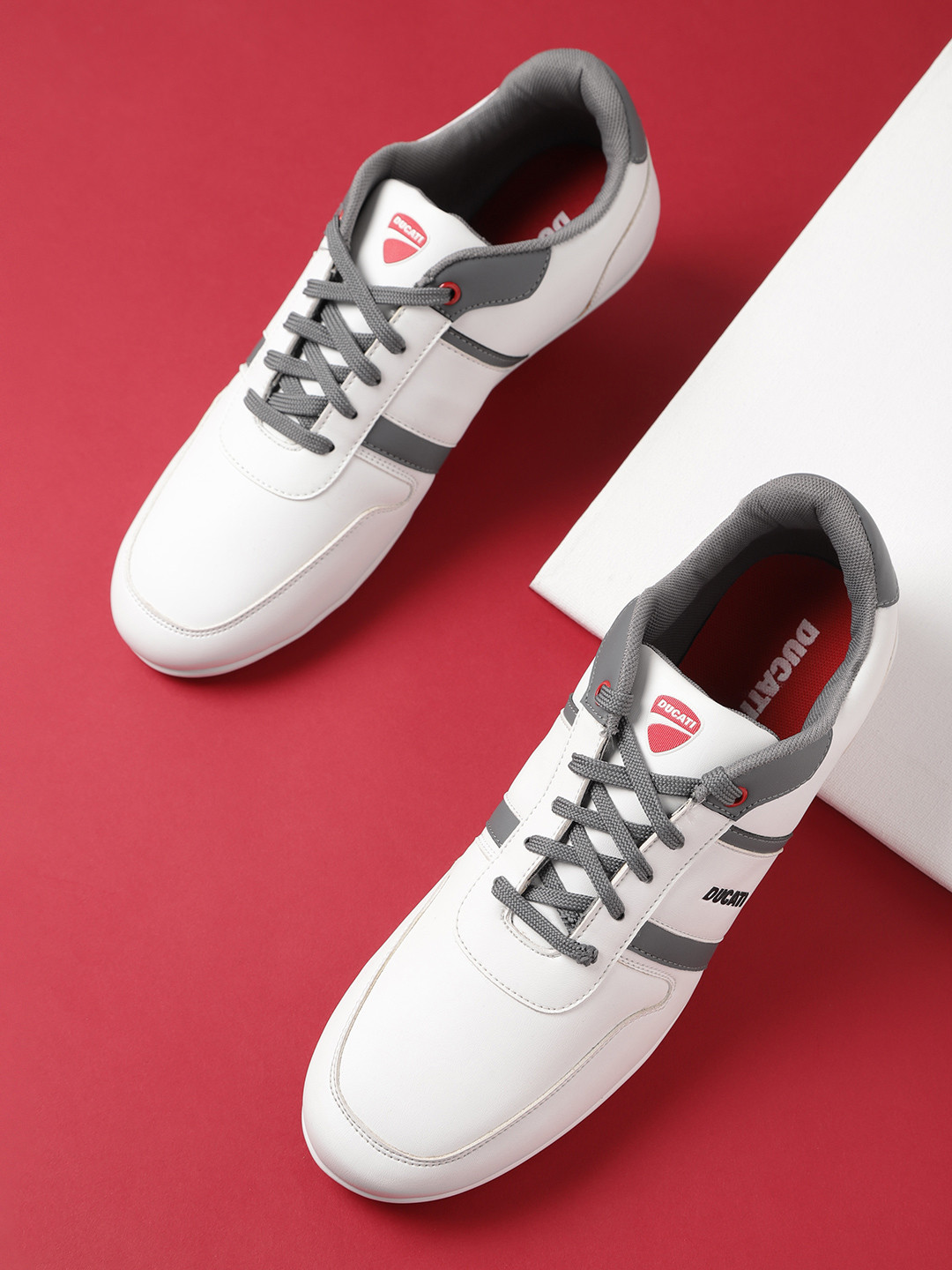 

Ducati Men White & Grey Striped Sneakers