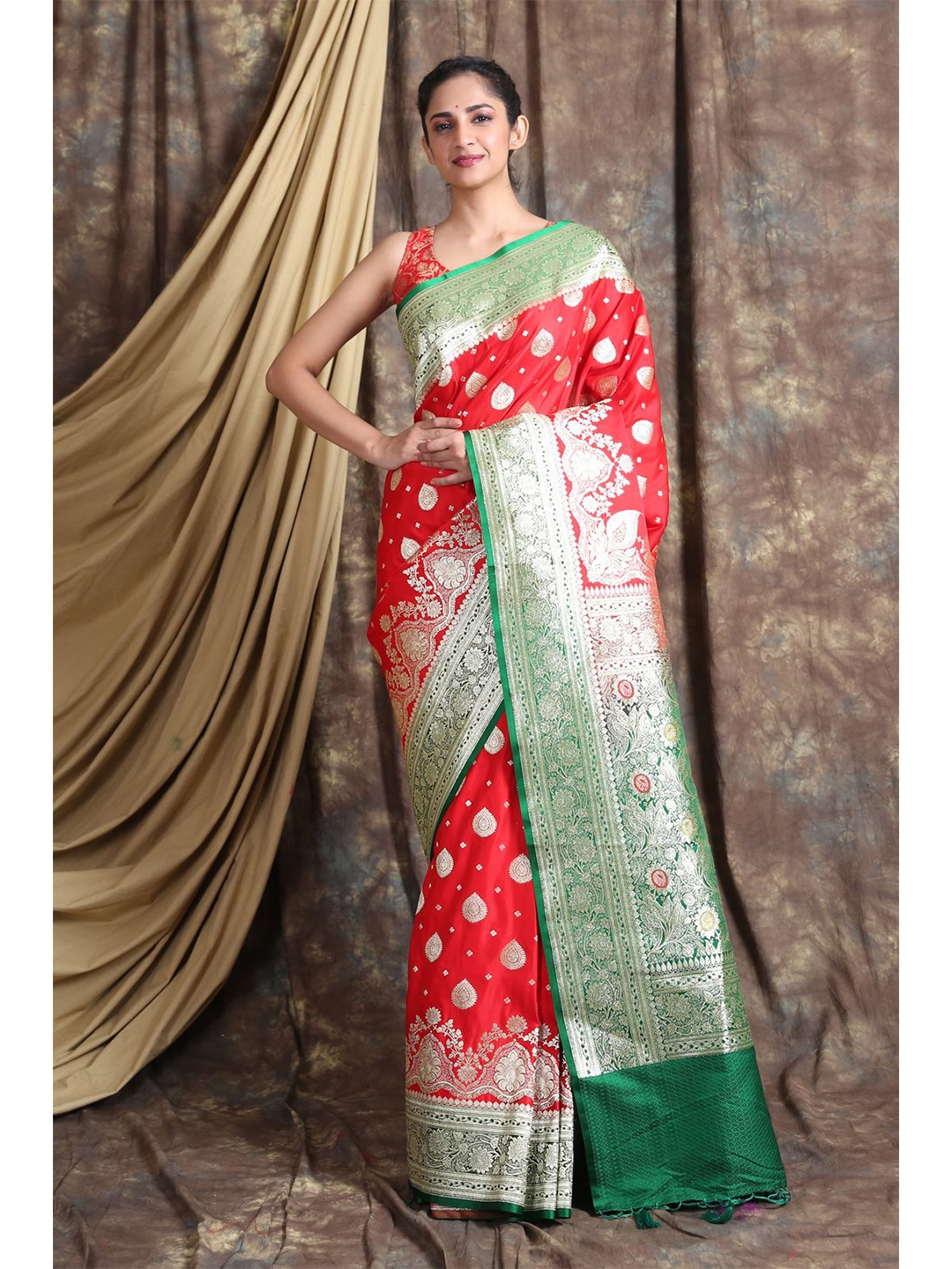 

Charukriti Red & Green Woven Design Pure Silk Saree
