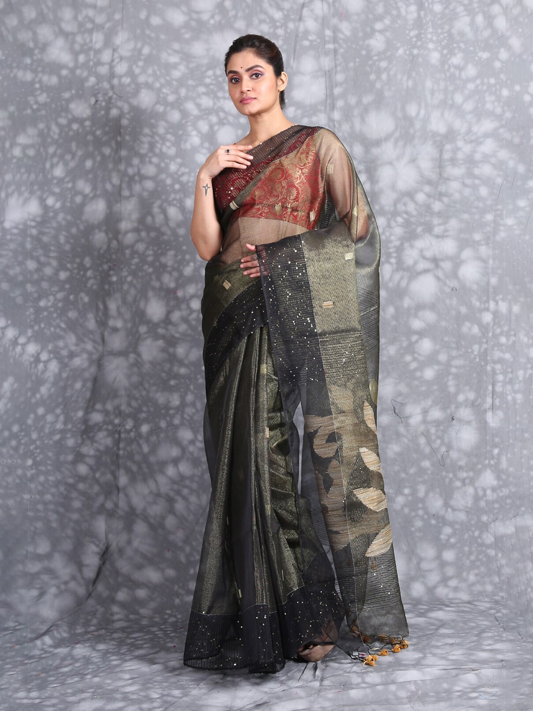 

Charukriti Black & Gold-Toned Woven Design Sequinned Pure Silk Saree