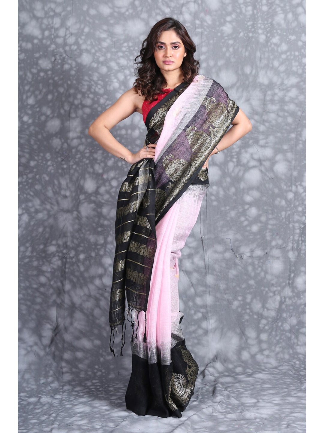 

Charukriti Pink & Black Floral Zari Pure Linen Saree