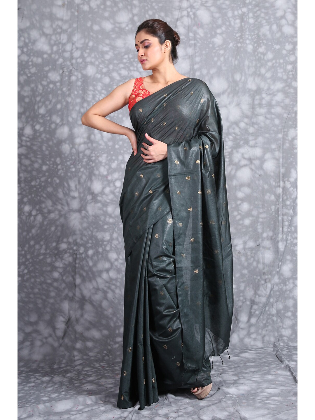 

Charukriti Green & Gold-Toned Abstract Woven Design Pure Silk Saree