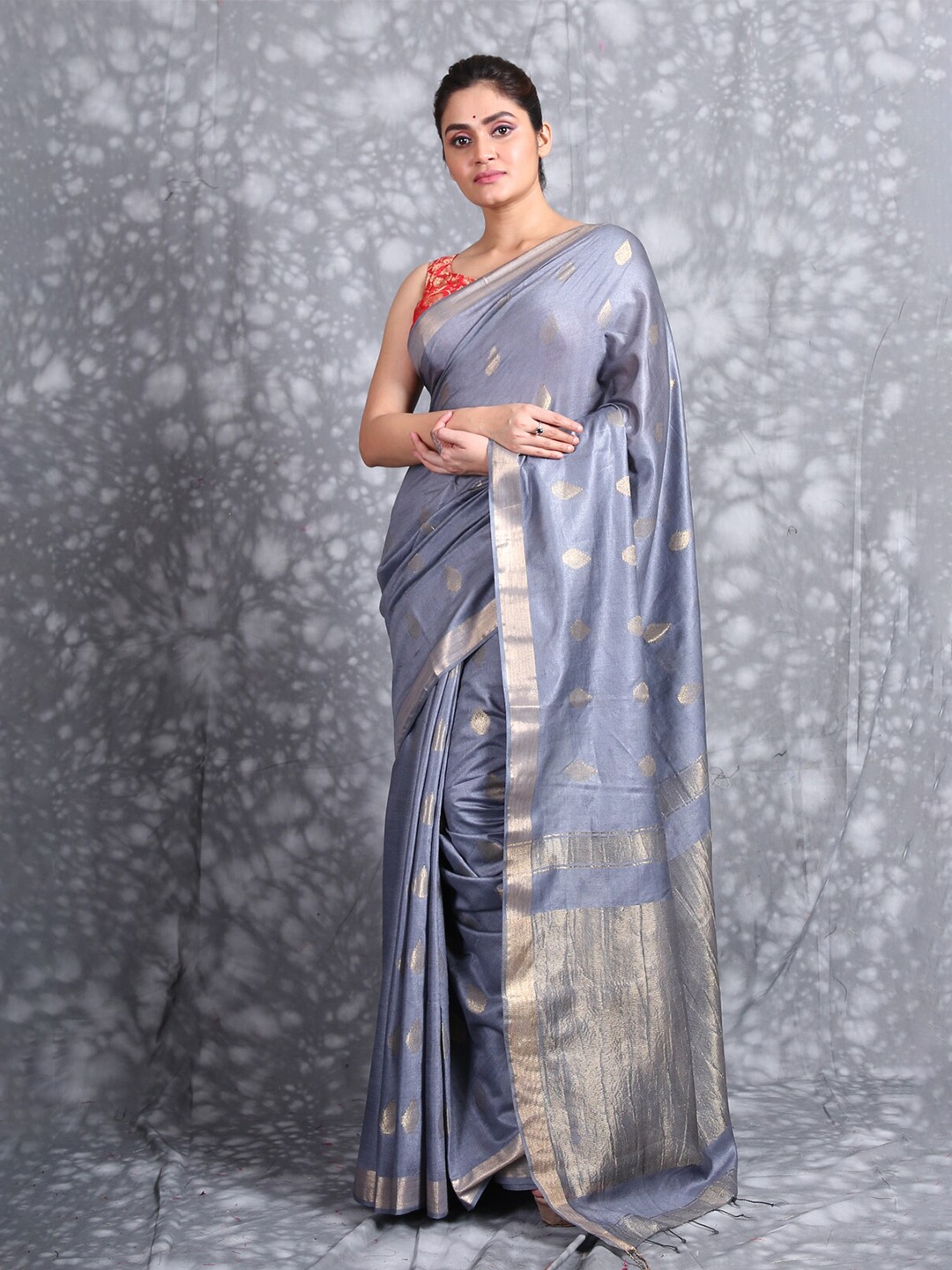 

Charukriti Grey & Gold-Toned Ethnic Motifs Zari Pure Silk Saree
