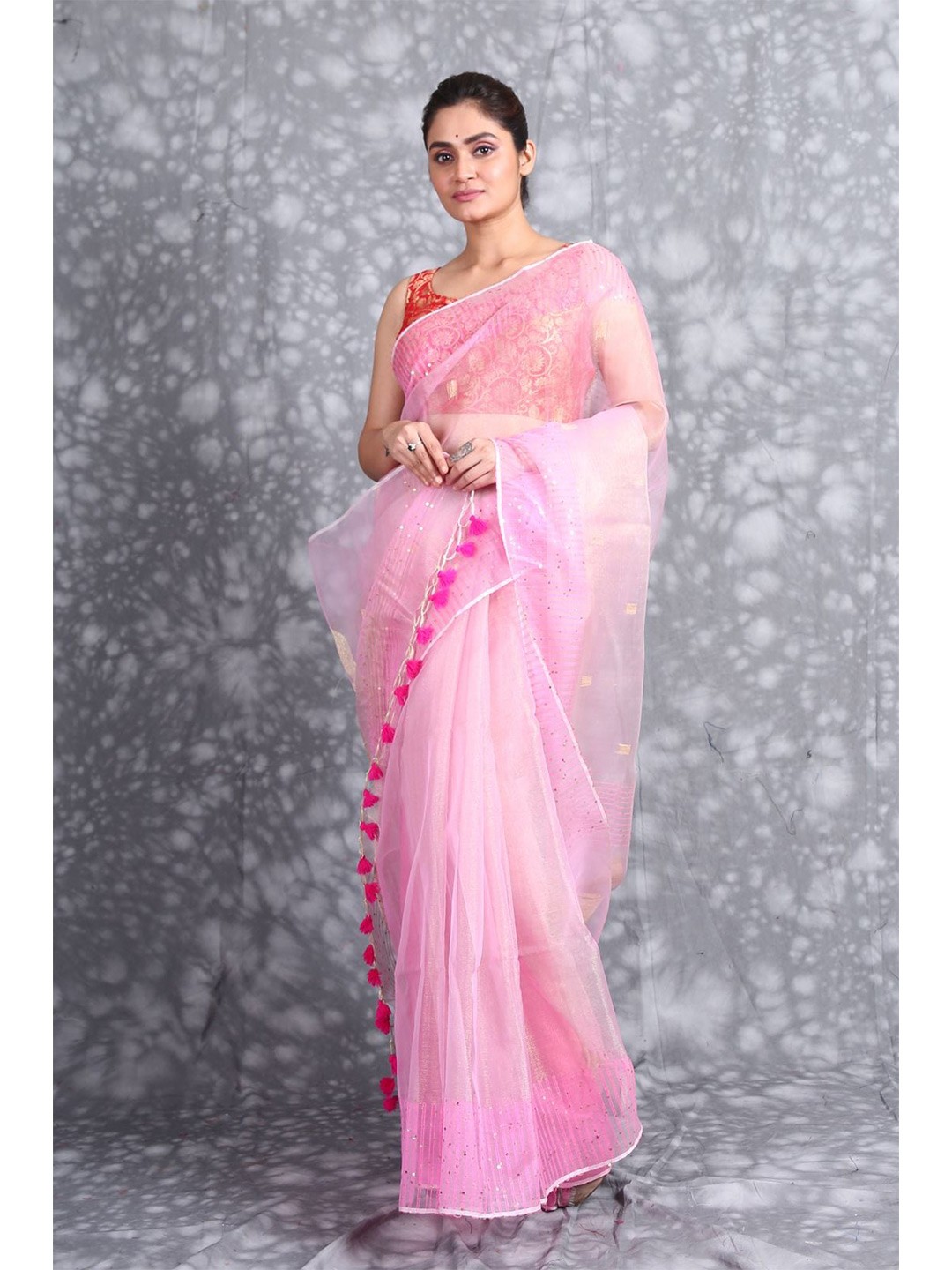 

Charukriti Pink & Gold-Toned Woven Design Sequinned Pure Silk Saree