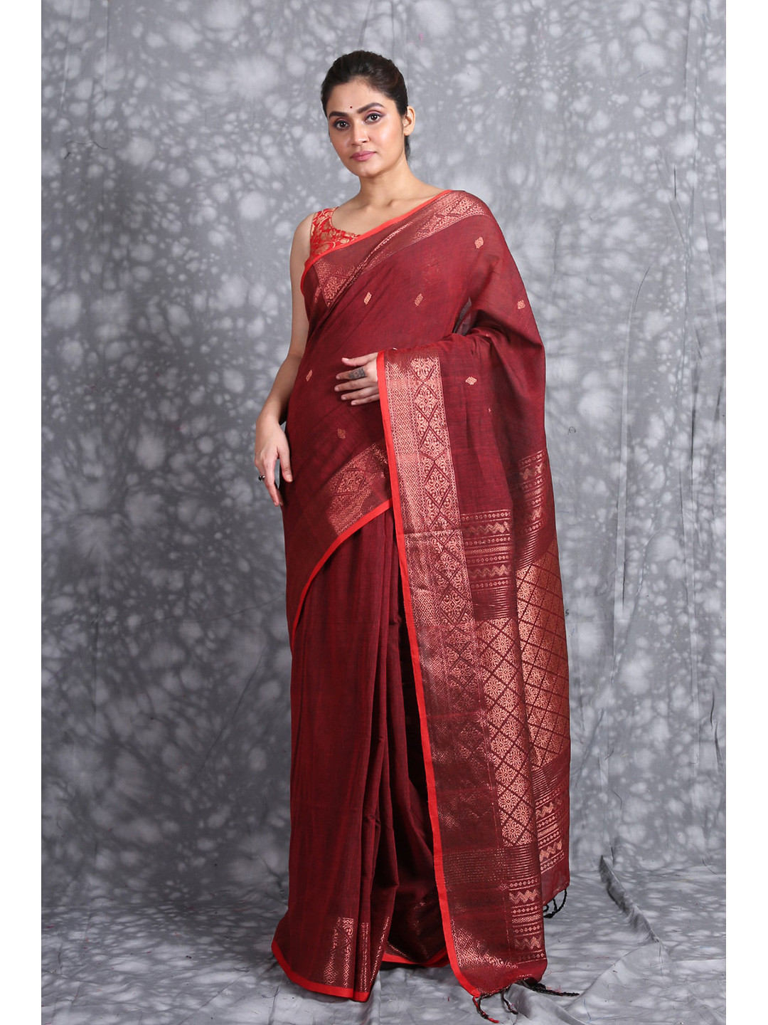 

Charukriti Red & Gold-Toned Ethnic Motifs Zari Pure Cotton Saree