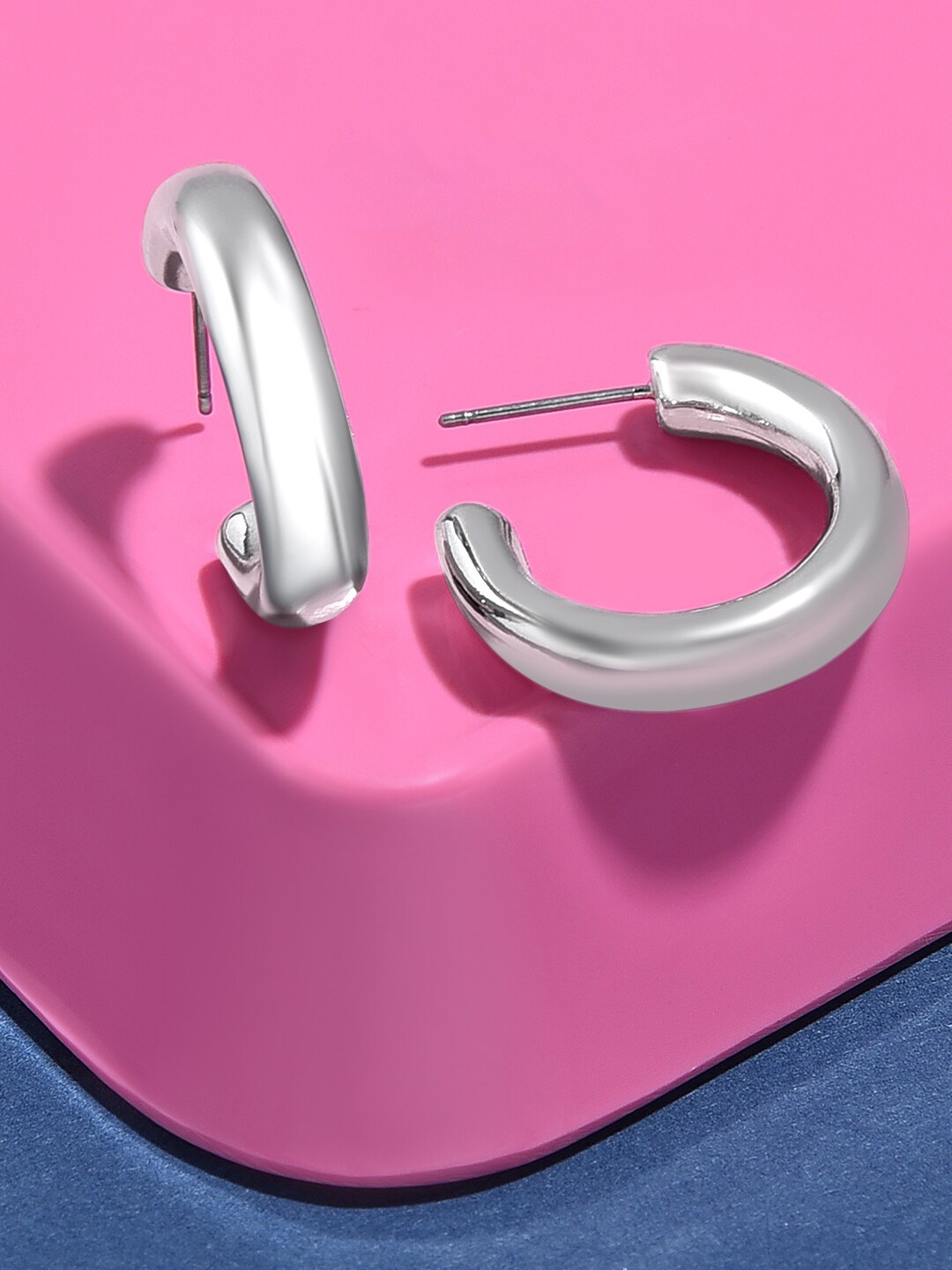 

Accessorize London Women Small Chunky Half Hoop Earring, Silver