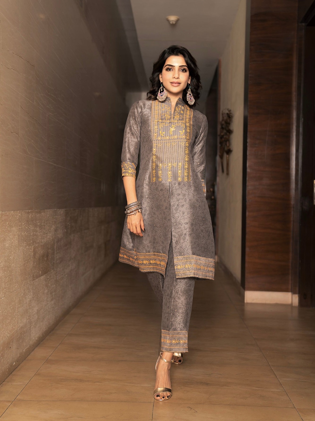 

Saaki Women Grey Ethnic Motifs Printed High Slit Silk Crepe Kurta with Trousers