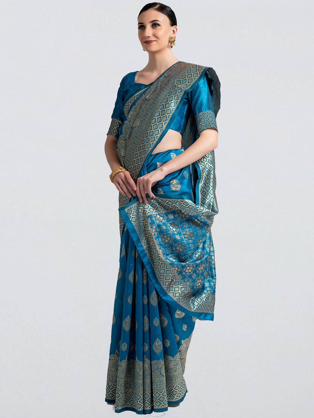 

cbazaar Green & Gold-Toned Woven Design Art Silk Saree