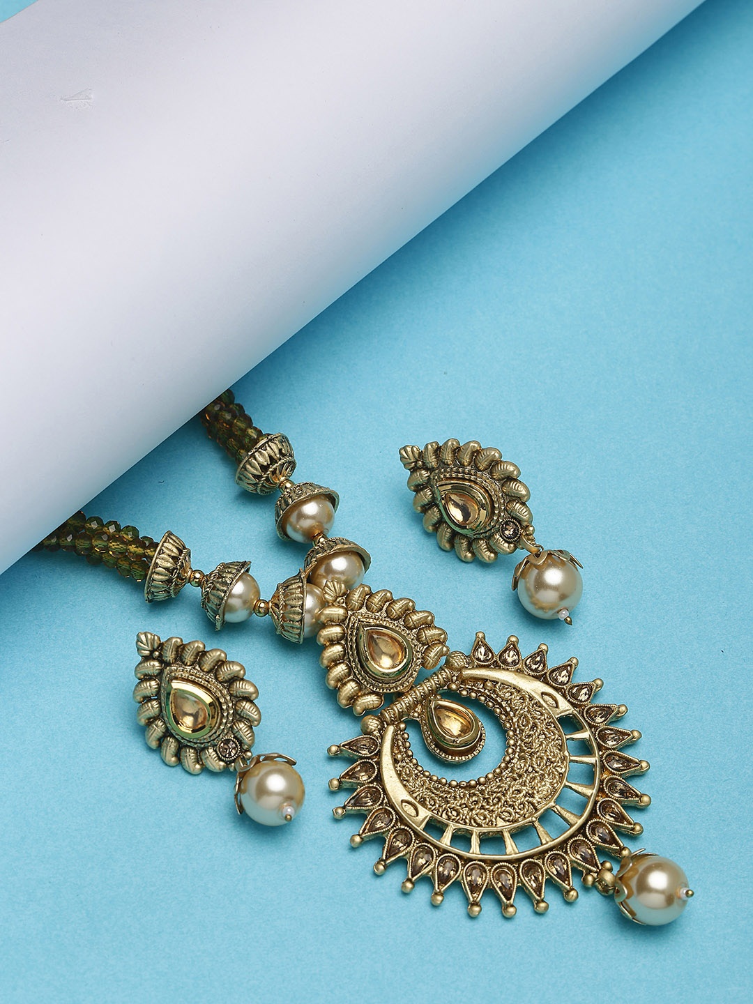 

PANASH Gold-Plated Beige & Off-White Kundan-Studded & Beaded Jewellery Set