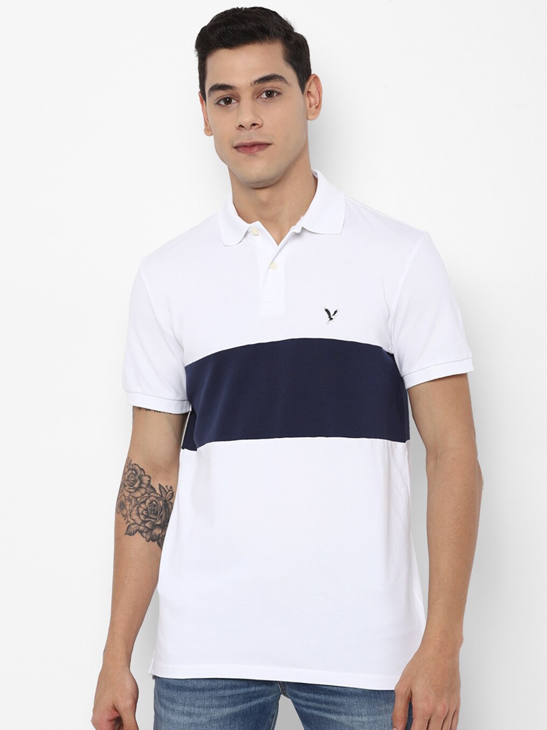 

AMERICAN EAGLE OUTFITTERS Men White & Navy Blue Colourblocked Polo Collar T-shirt