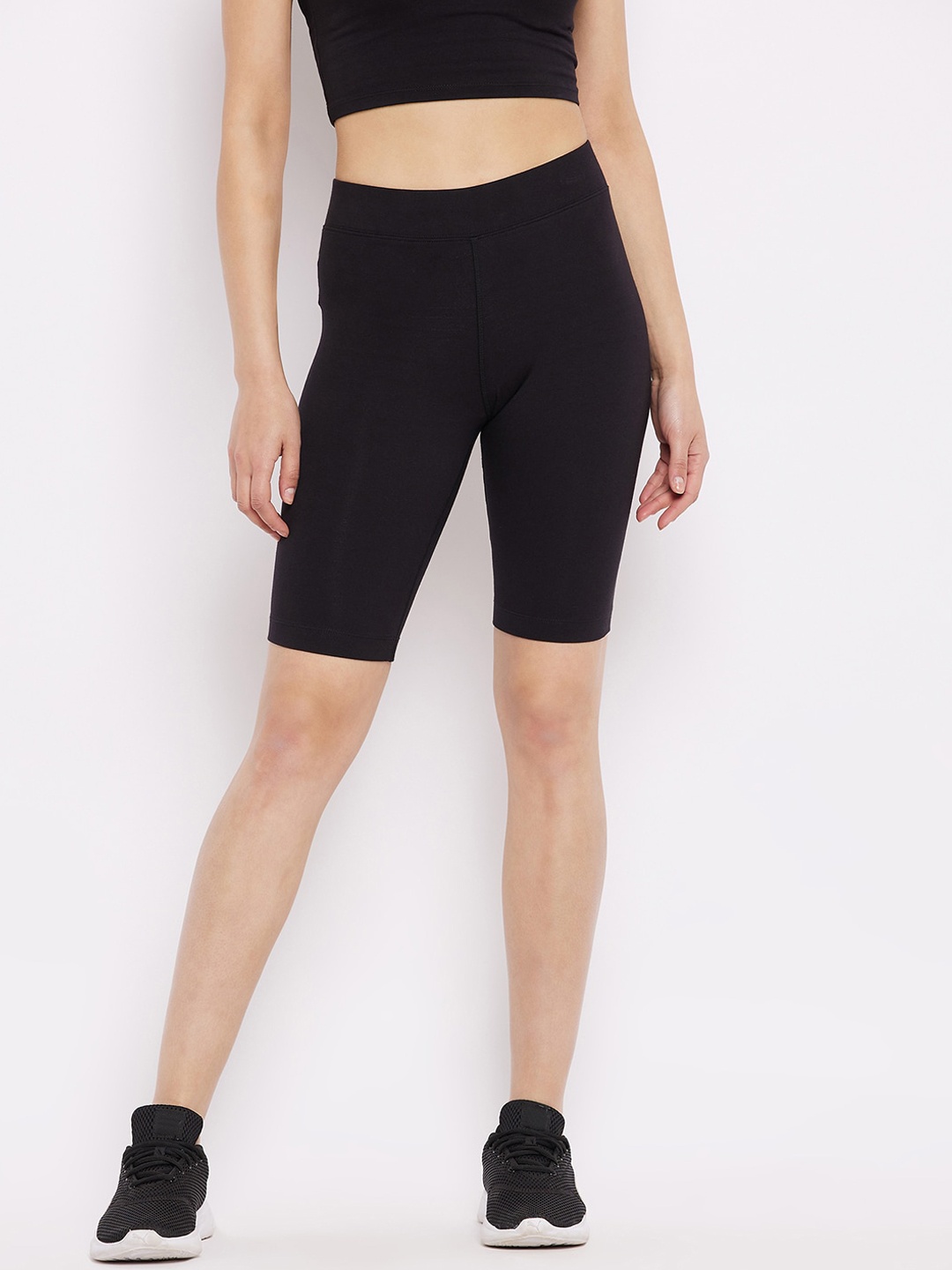 

Hypernation Women Black Skinny Fit Cycling Sports Shorts