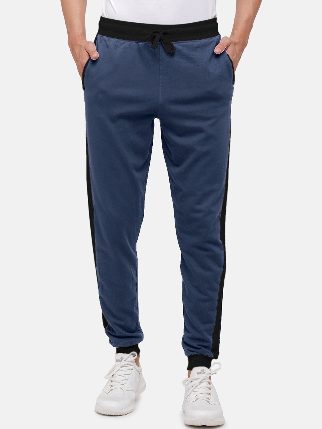 

MADSTO Men Navy Blue & Black Solid Slim-Fit Joggers