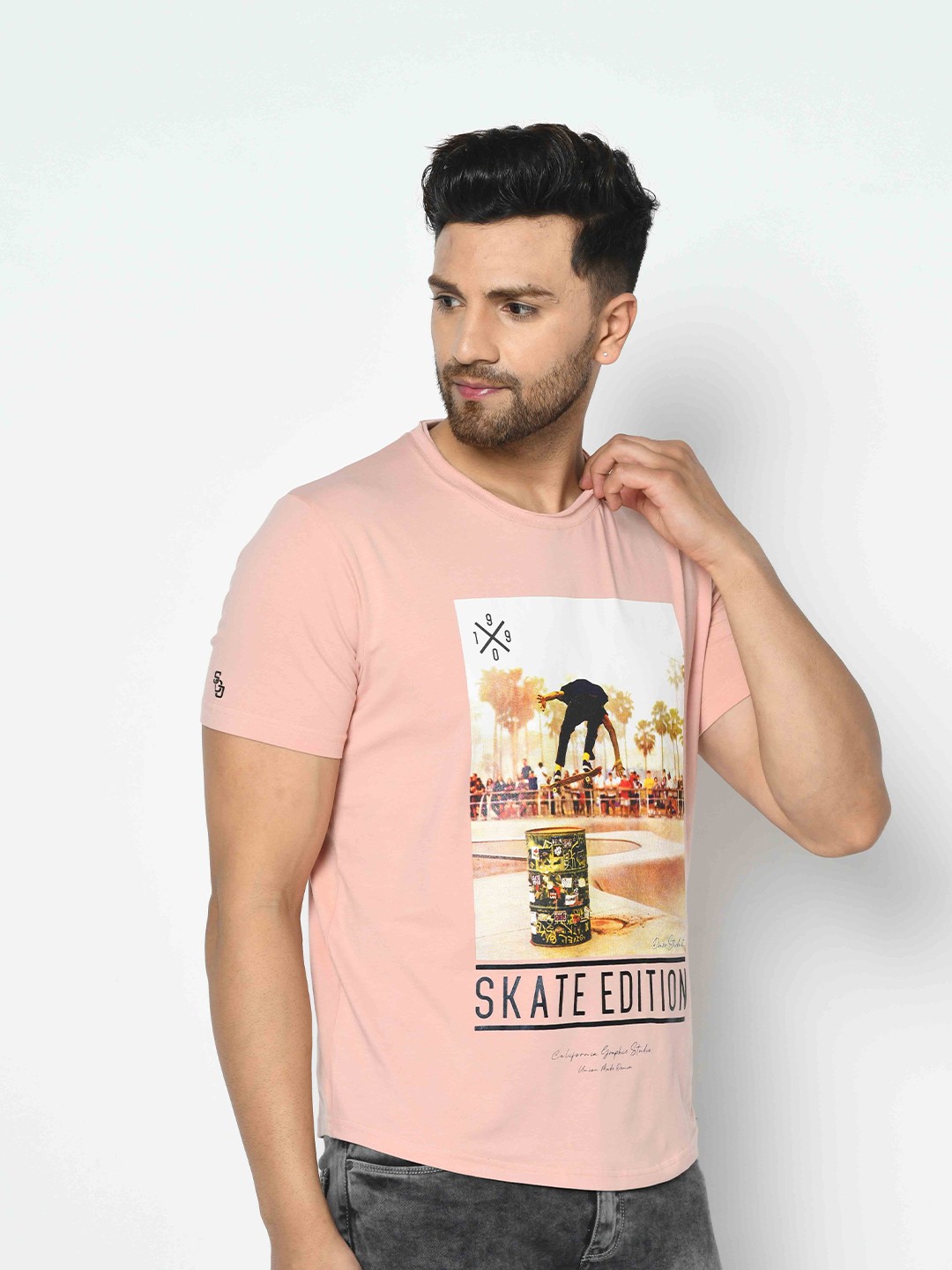 

Duke Men Pink Printed Slim Fit T-shirt