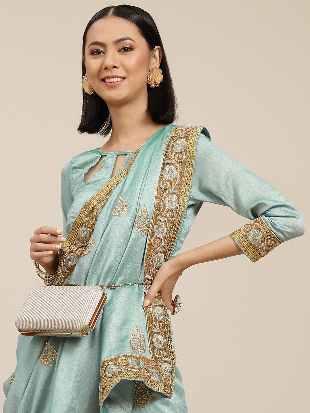 

SERONA FABRICS Turquoise Blue & Gold-Toned Ethnic Motifs Embroidered Silk Blend Saree