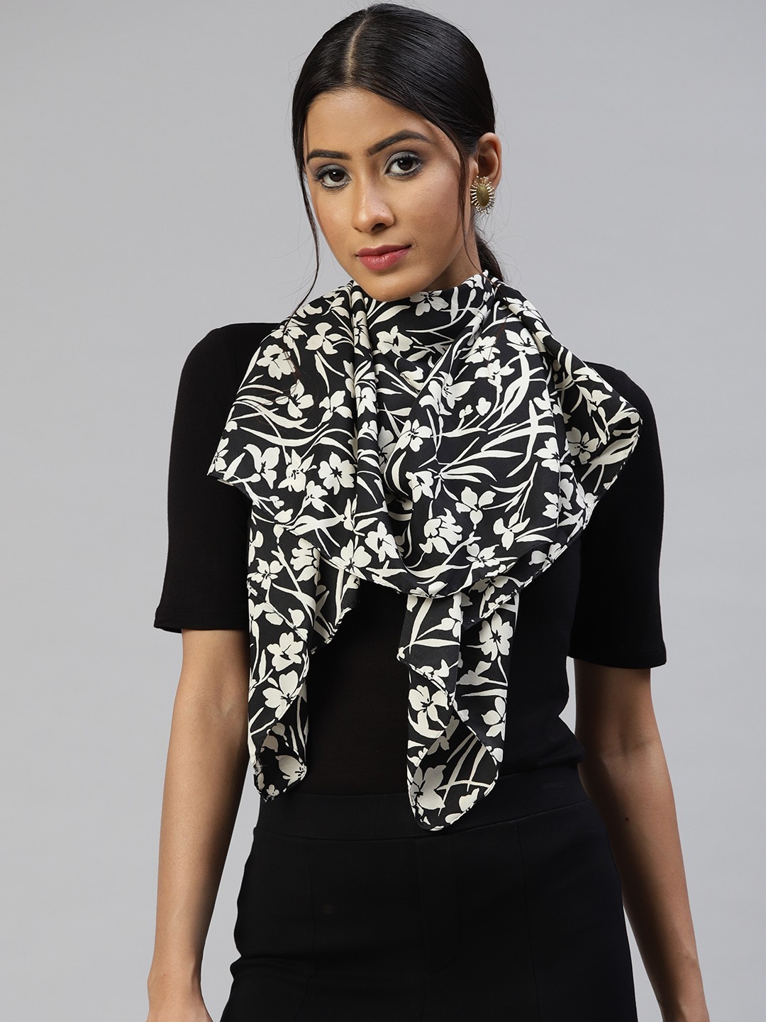 

WEAVERS VILLA Women Black & White Printed Scarf