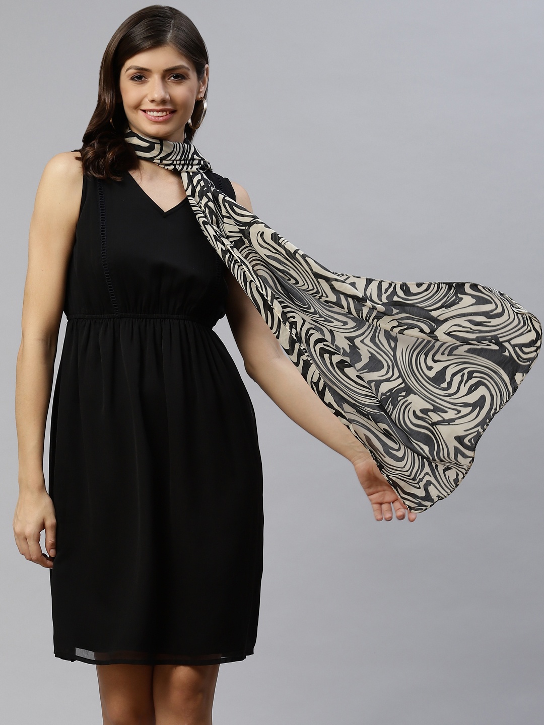 

WEAVERS VILLA Women Black & White Printed Scarf