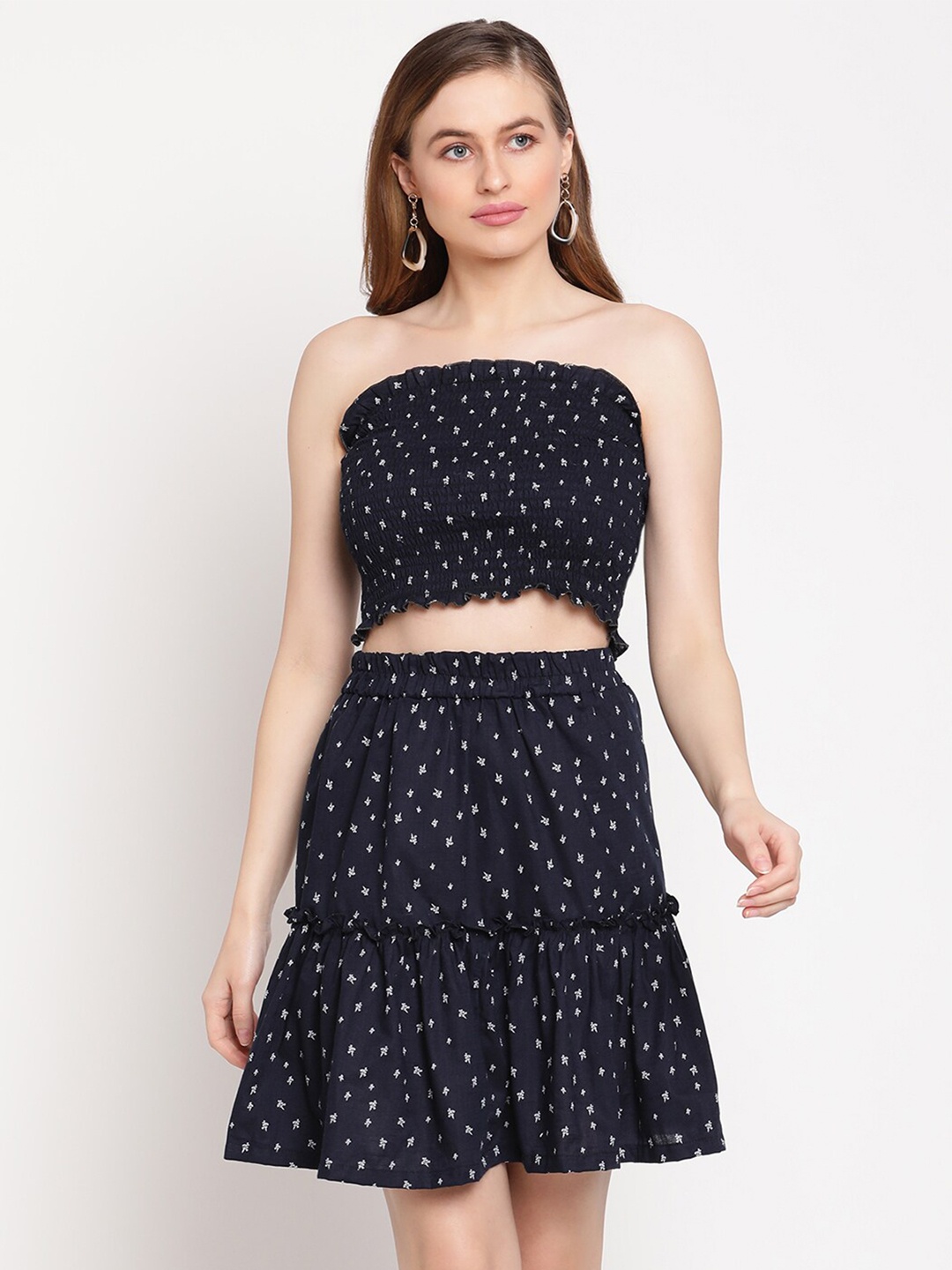 

TAG 7 Navy Blue Floral Print Tube Crop Top
