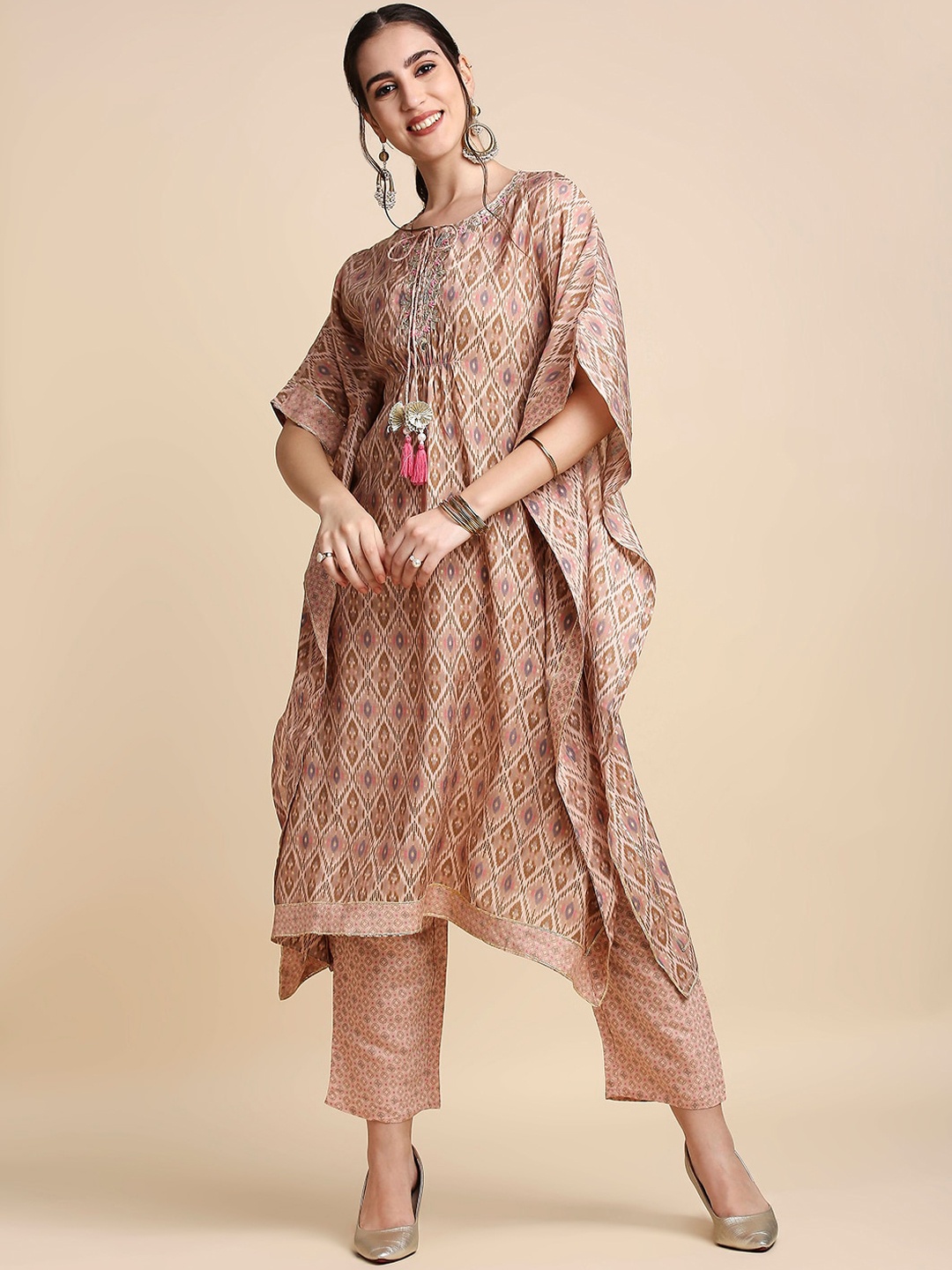 

Anubhutee Women Pink & Brown Printed Kaftan Kurta With Trousers