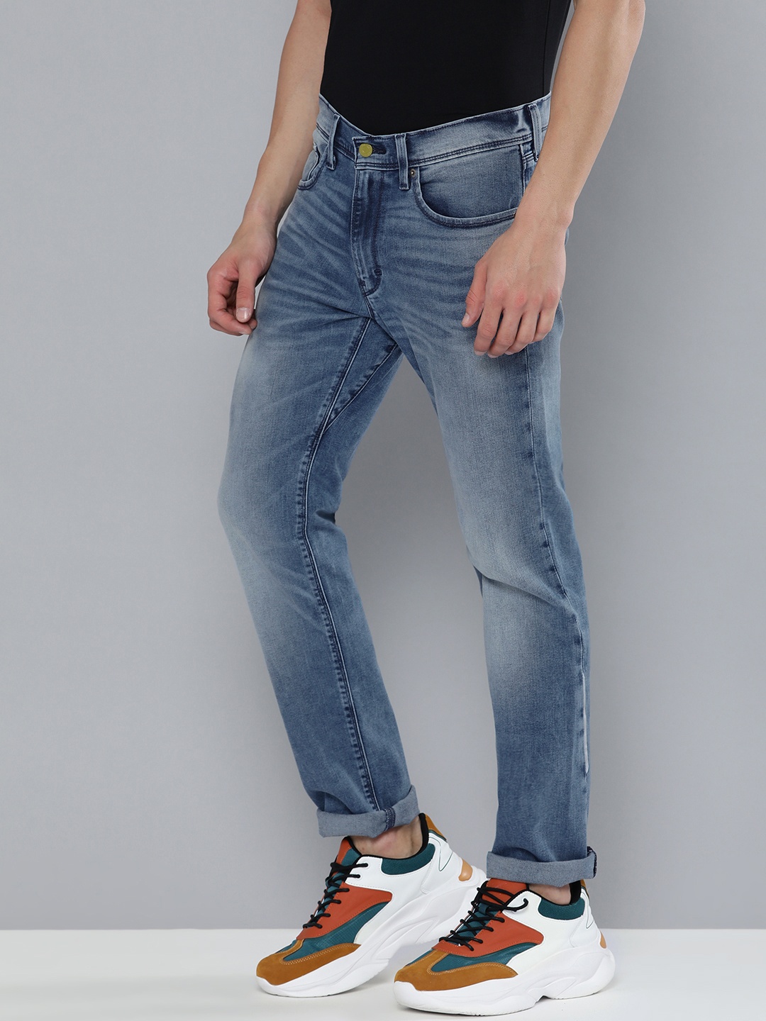 

Levis Men Blue Slim Fit Mildly Distressed Light Fade Stretchable Jeans