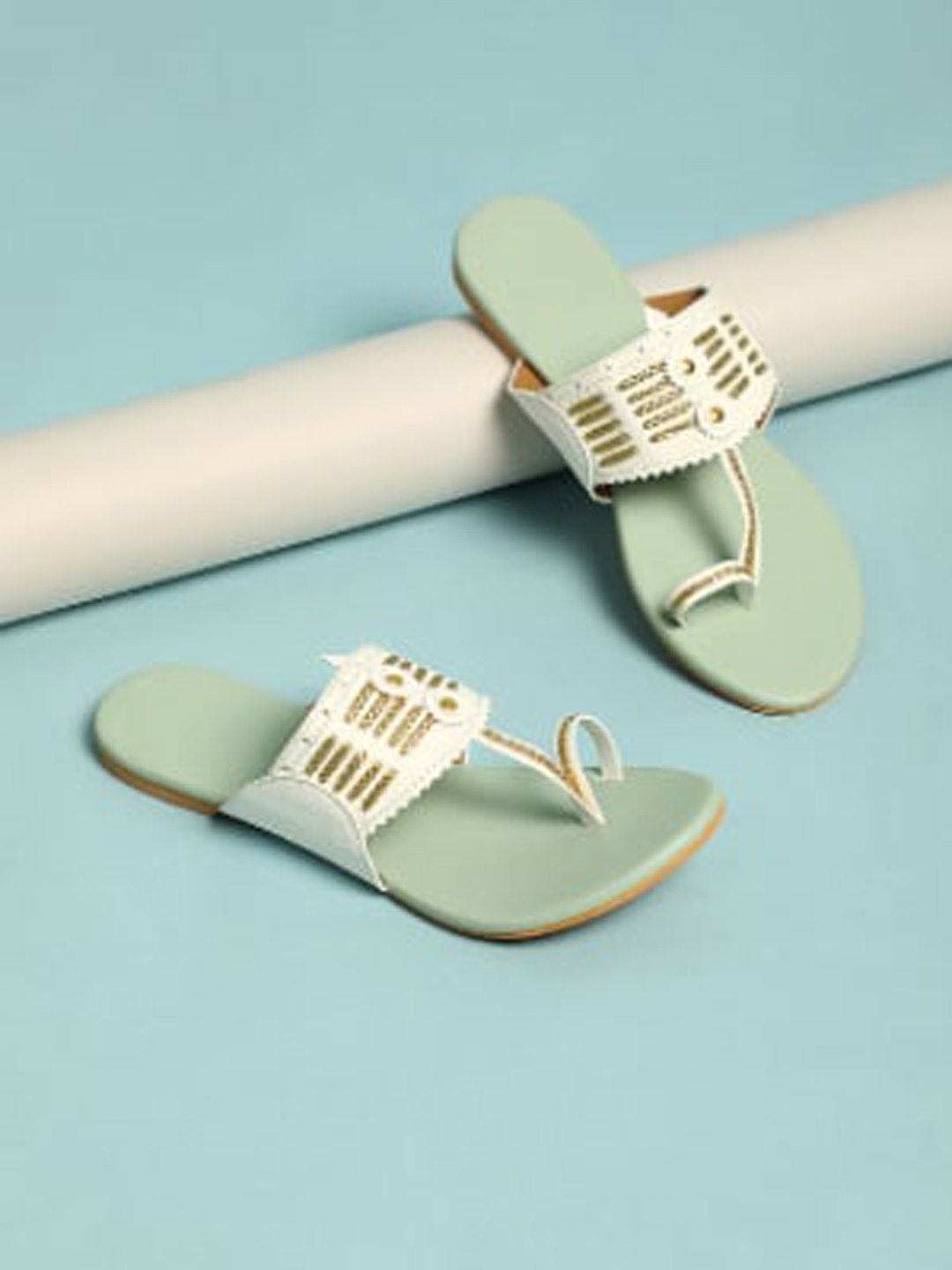 

Sole House Women White & Green Textured One Toe Flats