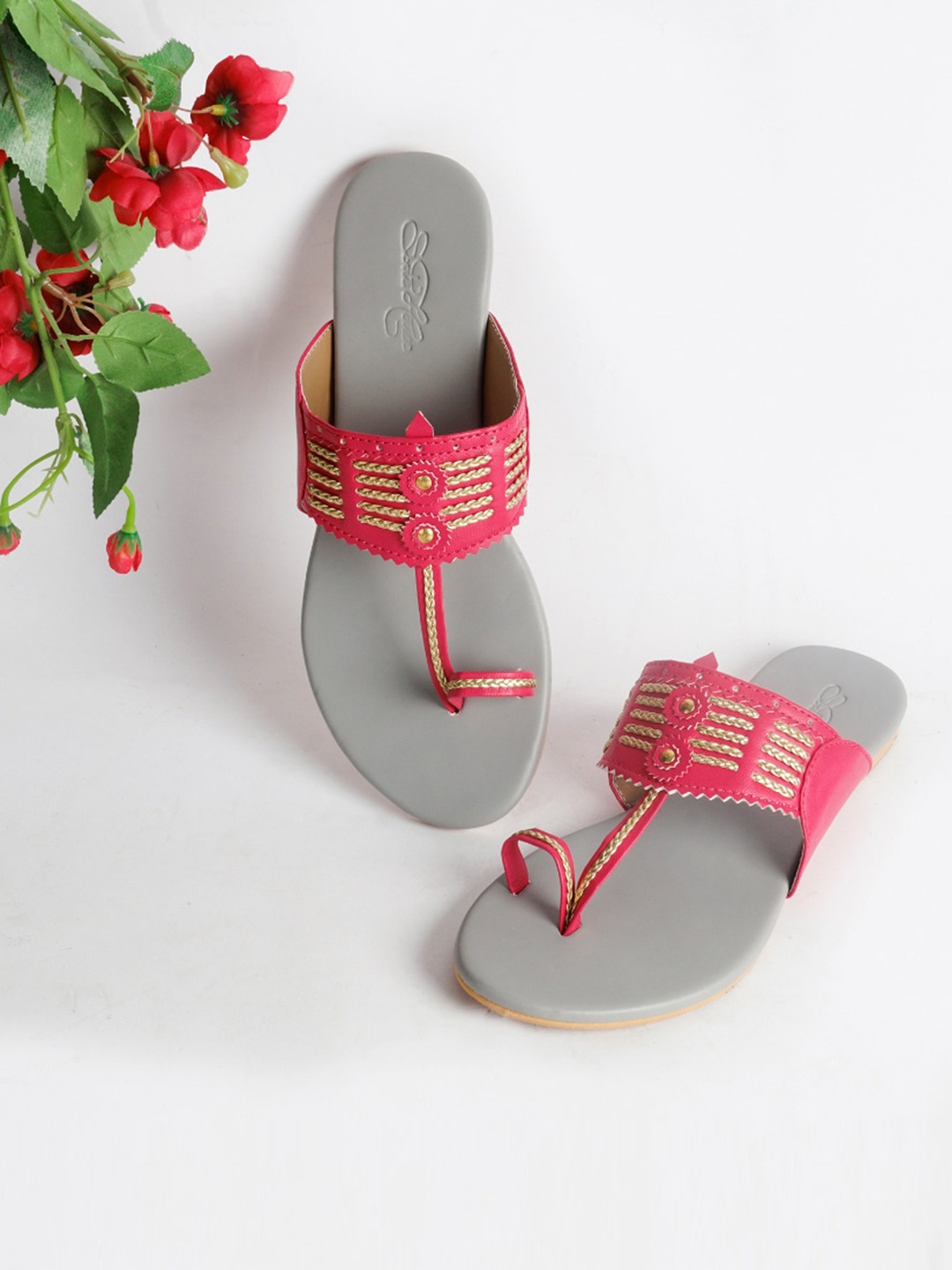 

Sole House Women Magenta Self Design Braided One Toe Flats