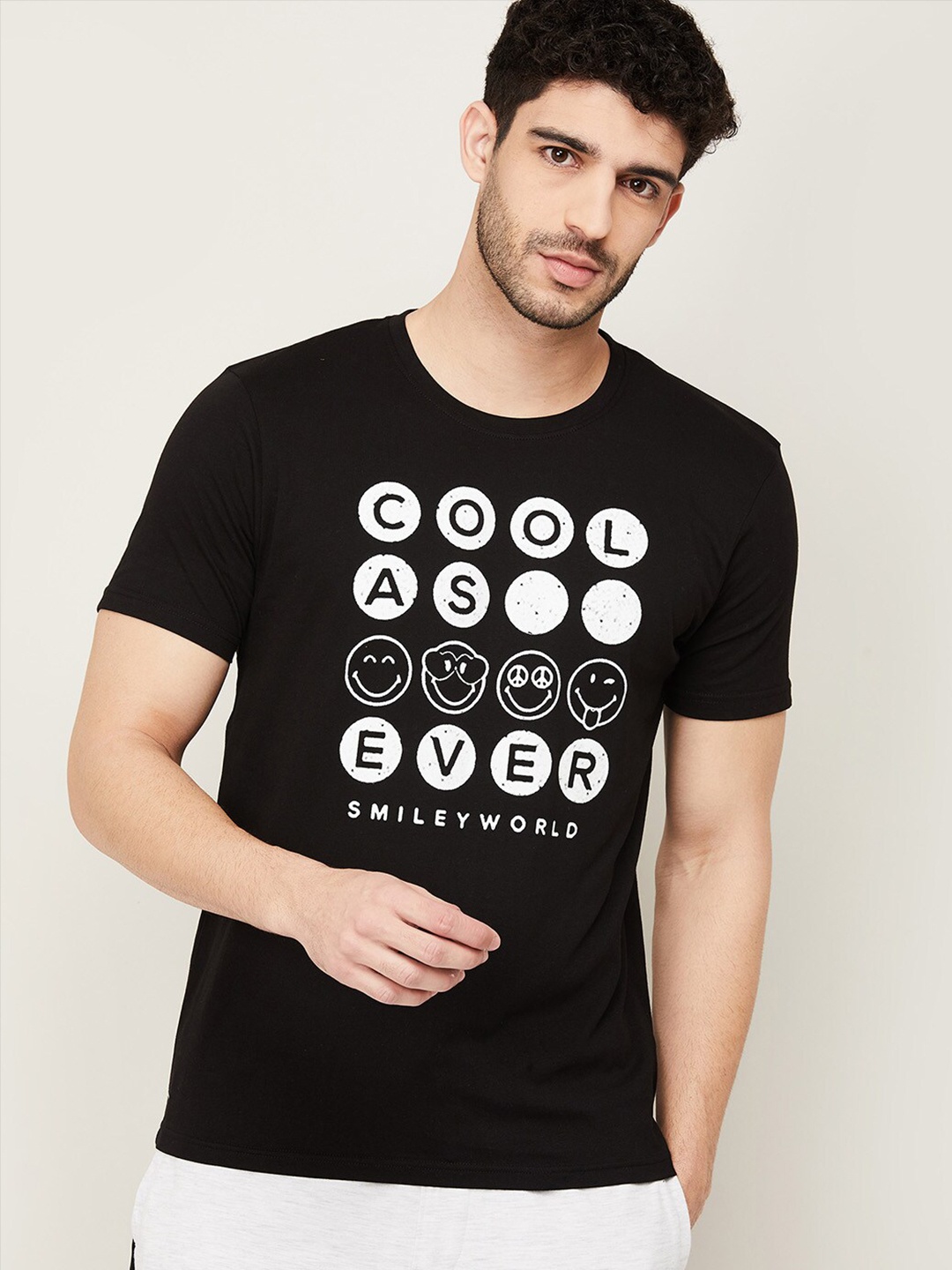 

SmileyWorld Men Black Typography Printed Raw Edge T-shirt
