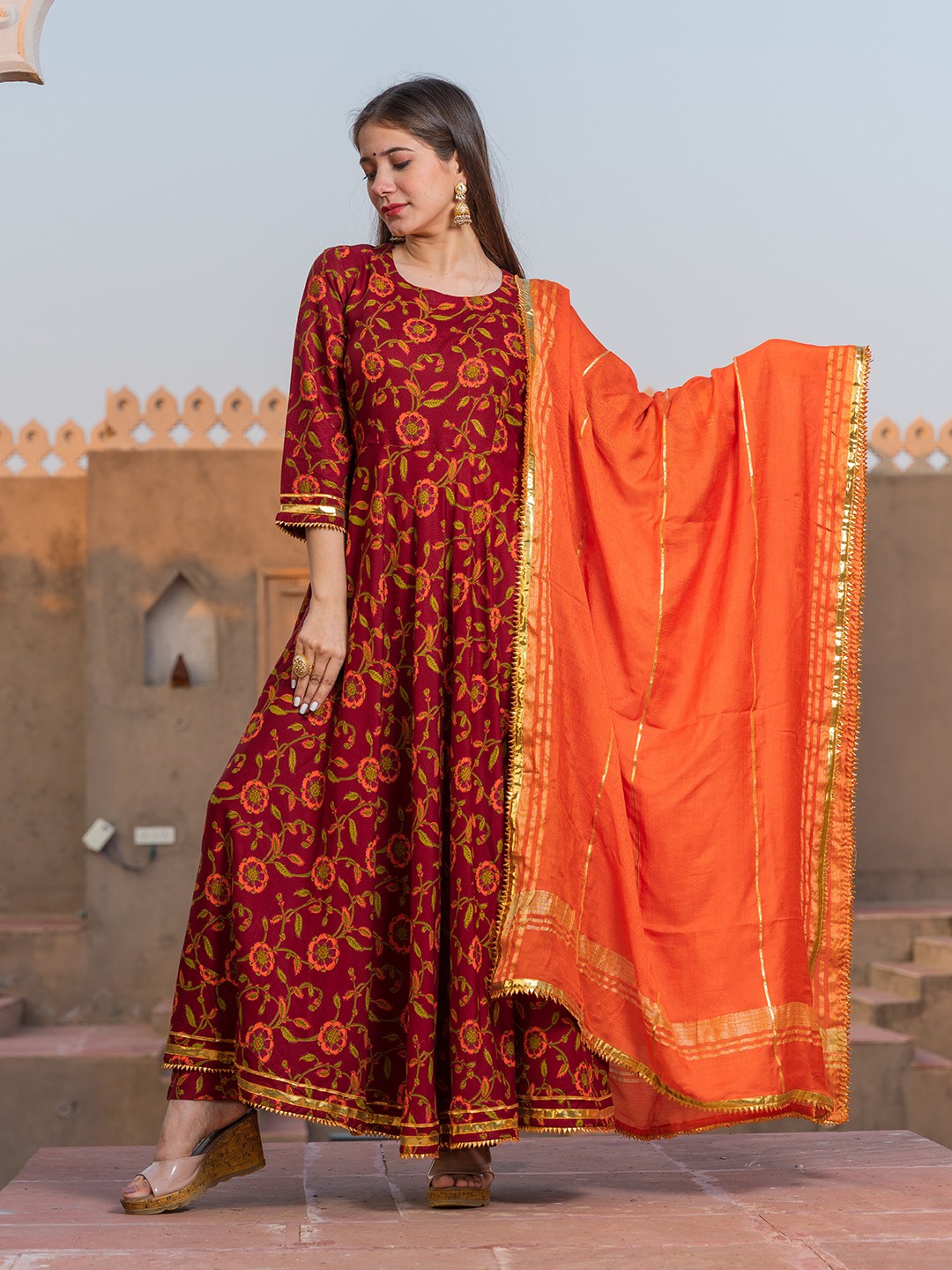 

PHEETA Women Floral Printed Kurta with Trousers & With Dupatta, Maroon