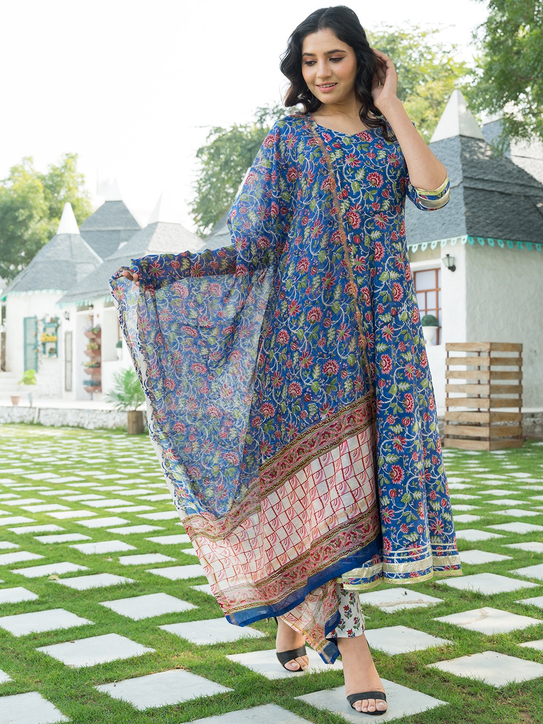 

PHEETA Floral Printed Pure Cotton Kurta with Trousers & Dupatta, Blue